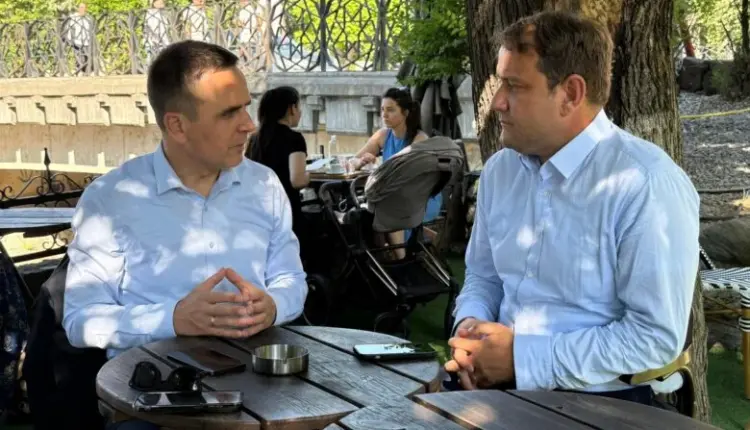 Kasami takohem me ambasadorin e Kosovës në Maqedoni: Bashkëpunimi mes dy vendeve do thellohet edhe më tej