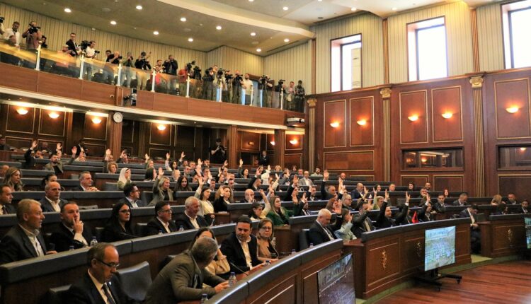 S’kryejnë punë konsultat e as takimet, ngërçi në Kuvend pritet të përfundojë sërish në Kushtetuese