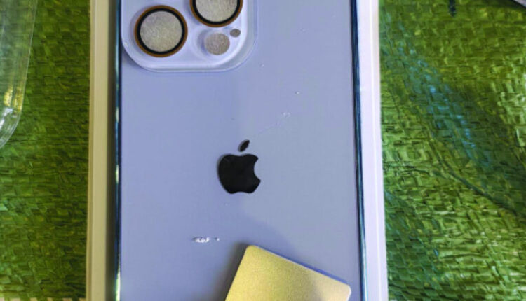 Zbulohet mashtrimi i kompanisë nga Shkupi, Dogana sekuestroi 5,600 maska të falsifikuara “Apple”