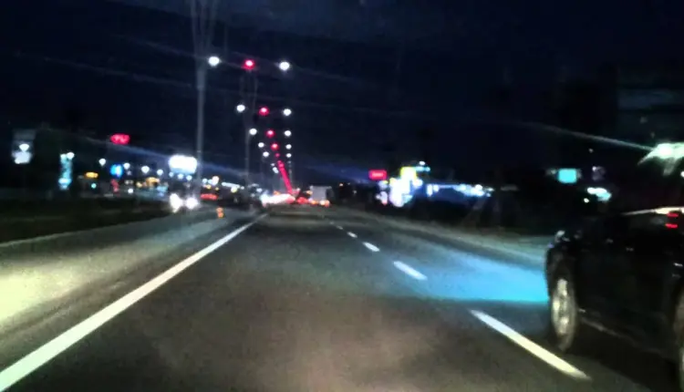 Tragjedi në autostradën “Tiranë-Durrës”! 18-vjeçari humb kontrollin e mjetit, ndërron jetë shoku i tij! Plagoset një tjetër dhe drejtuesi