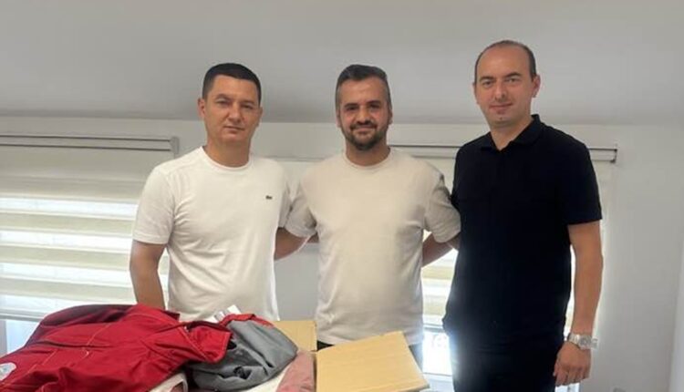 Deputeti Rijad Shaqiri dhuron uniforma pune për stafin e Shtëpisë së Shëndetit në Likovë