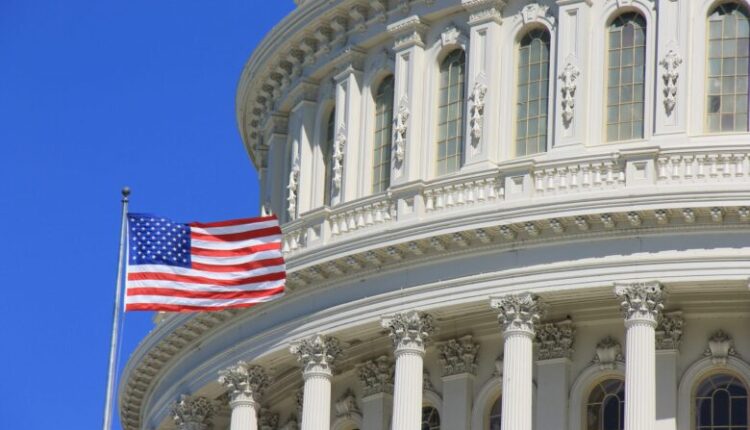Miratohet nga senati mega-projektligji i Trump