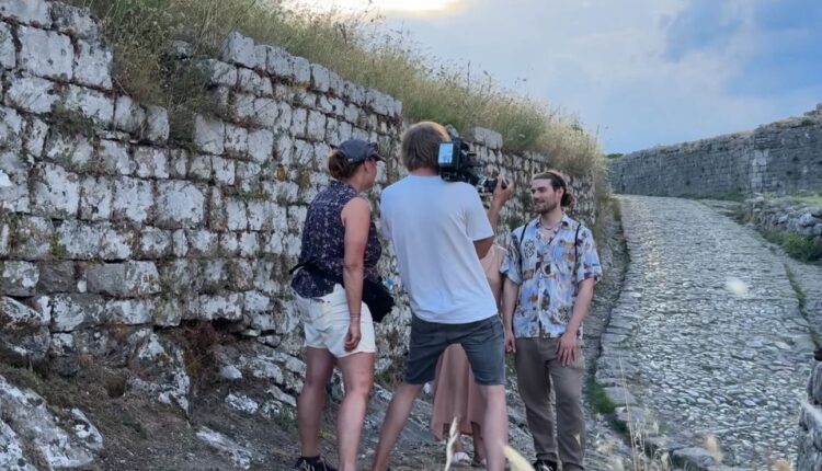Dokumentar për Shqipërinë! Gazetarja dhe regjisori gjerman vizitojnë Shkodrën