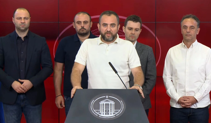 Toshkovski: Ditë shumë e vështirë në përballje me zjarret, për disa kemi dyshime të bazuara se janë shkaktuar nga faktori njeri
