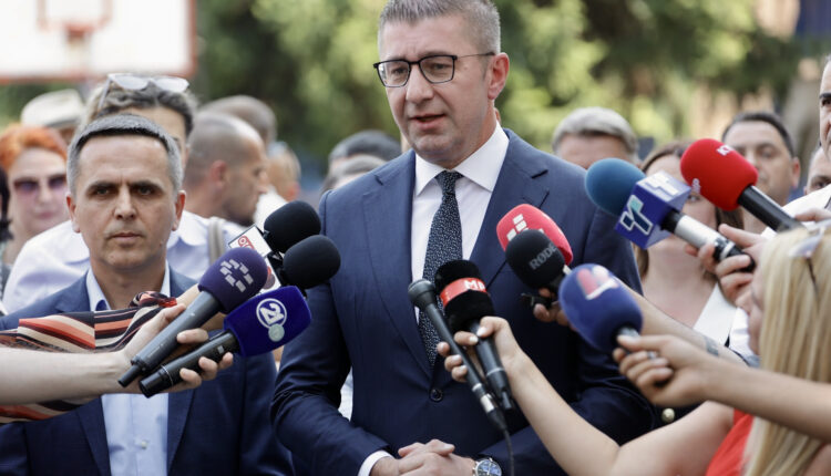 Mickoski: Po rinovohet gjimnazi “Kiril Pejçinoviq” në Tetovë, nga i cili kanë dalë akademikë dhe shkencëtarë