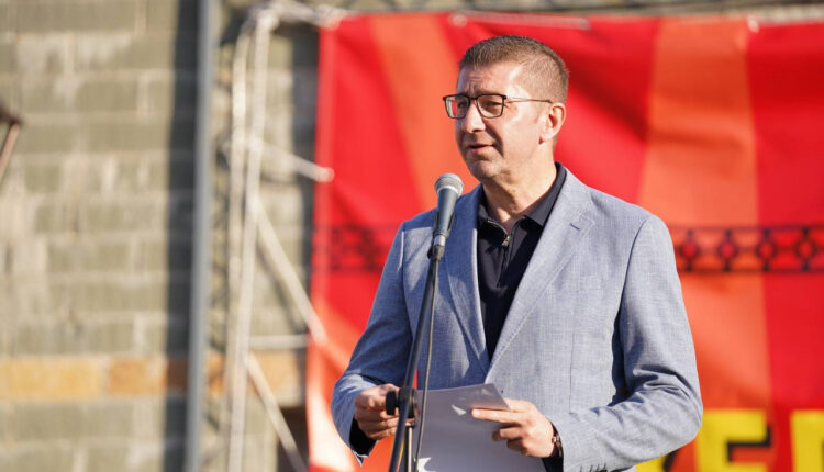 Mickoski në Prespë: Nuk jeni vetëm – keni përkrahje, keni të ardhme