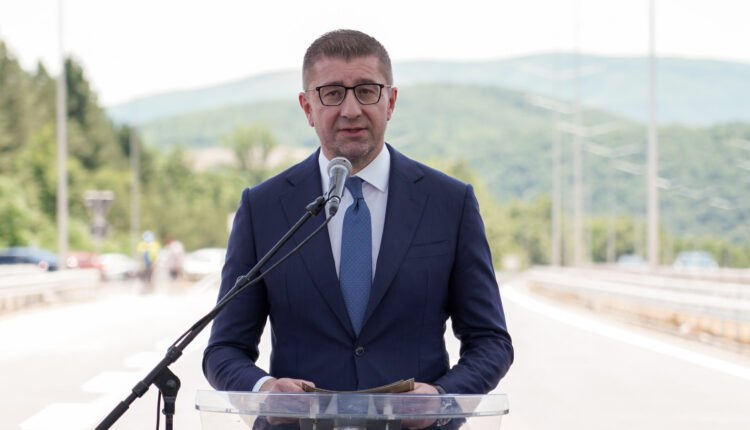 Mickoski: Autostrada drejt Ohrit për vite me radhë ishte simbol i ngecjes – tani do të jetë simbol i suksesit dhe punës së përgjegjshme