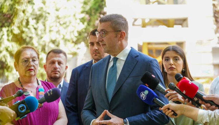 Mickoski: Do të rikonstruktohen 15 salla sportive shkollore në të gjitha rajonet