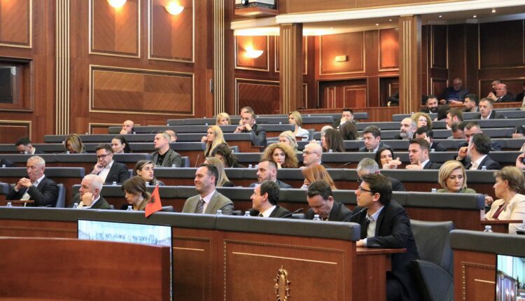 Ngërçi institucional Qe tre muaj, deputetët në ‘përpjekje’ për konstituimin e Kuvendit
