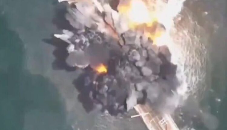 Rusët filmuan momentin e sulmit ndaj anijes luftarake ukrainase (VIDEO)