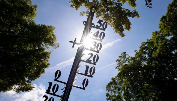 Moti ditëve në vazhdim, i ngrohtë me ngritje të temperaturave