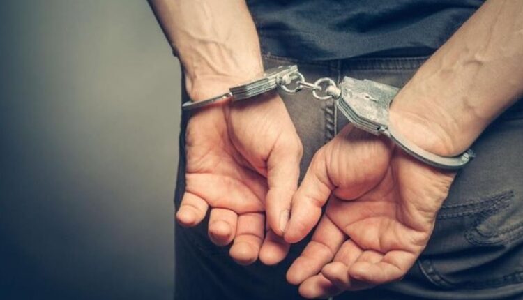 Vrau fqinjin pasi e ngatërroi me derrin në arën me misra, arrestohet 53-vjeçari në Berat (EMRAT)