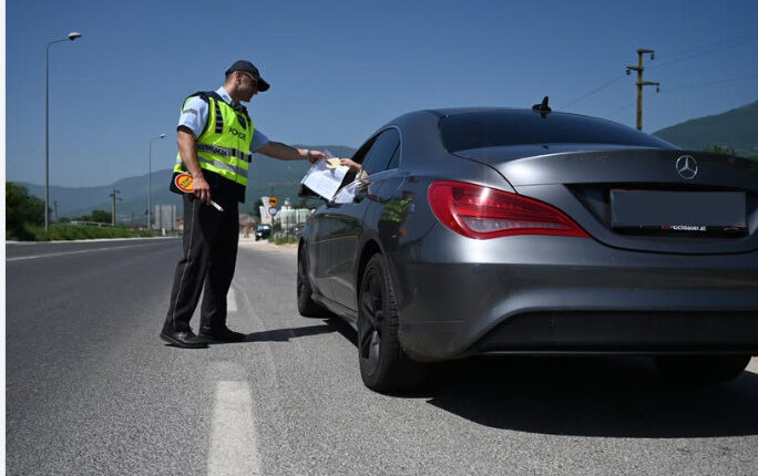 Zvicrani kapet duke vozitur me 155 km/h në zonë me kufi 80 km/h, ndalohet nga policia në Tetovë