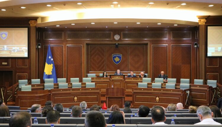 Albulena Haxhiu dhe Donika Gërvalla nuk kalojnë, seanca vazhdon të premten