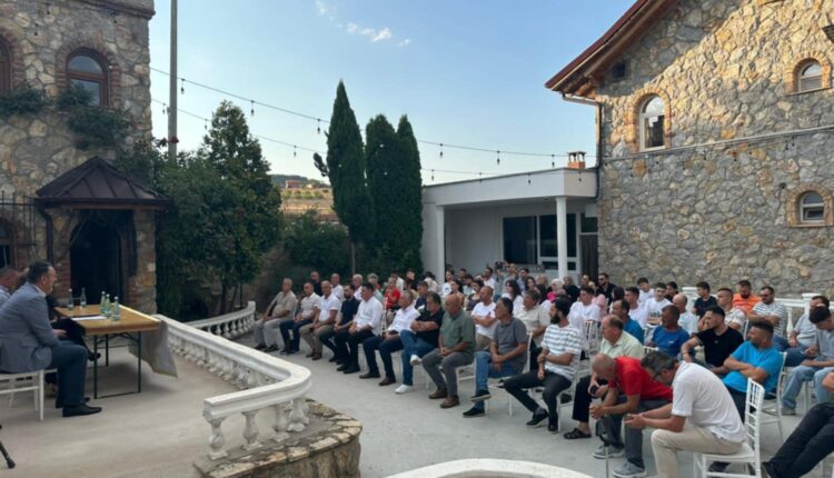 Lëvizja Arbëria sonte zhvilloi takim në Sllupçan të Kumanivës, ku u prezantua programi dhe platforma politike e saj
