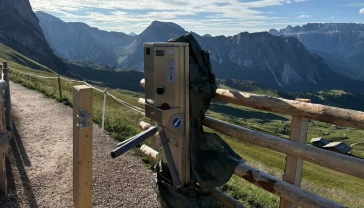 “Nuk duam më turistë Instagrami”/ Fermerët në Alpet italiane vendosin hyrje me pagesë për në mal