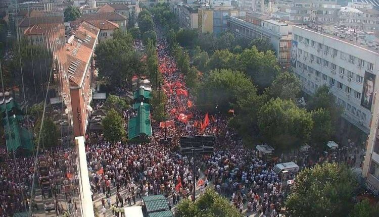 Pamje nga droni të protestës në përkrahje të ish-krerëve të UÇK-së (VIDEO)