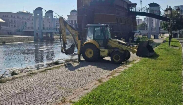 Pastrohet shtrati i lumit Vardar në Shkup, largohet bimësia e egër dhe mbeturinat
