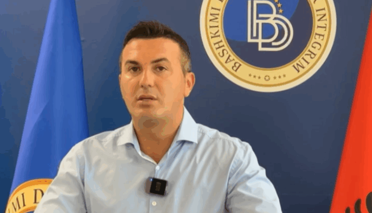 Ademi: Qeveria po cënon përfaqësimin e drejtë nëpër komuna duke e ul numrin e këshilltarëve