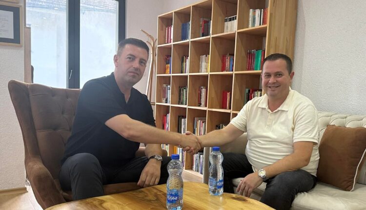 Kryetari i degës së LD-së në Tearcë, Agron Llokmani braktis Izet Mexhitin,  i bashkohet AKI-së