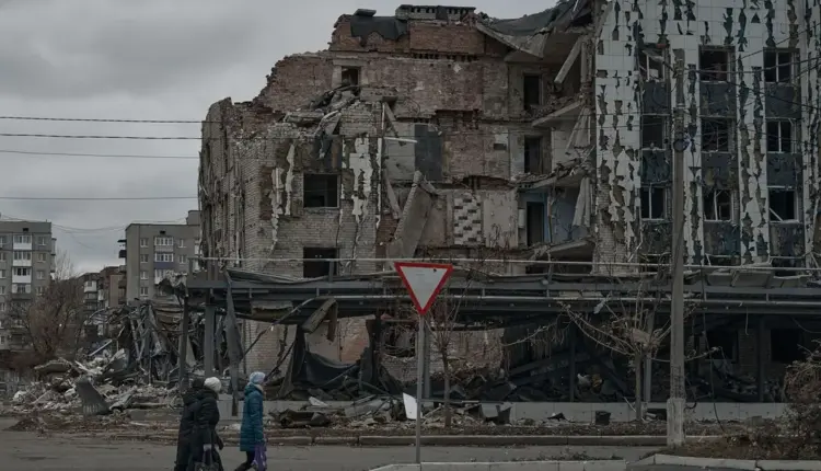 Rusia godet Ukrainën lindore, shkatërron tregun e Sumy-t