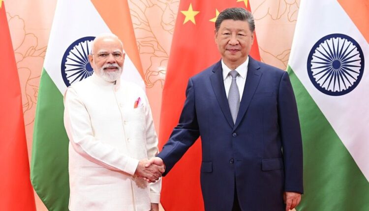 Presidenti i Kinës Xi Jinping takon kryeministrin e Indisë Narendra Modi