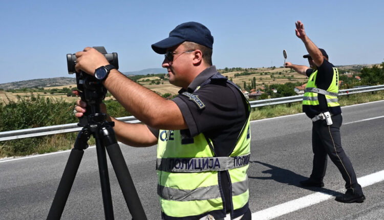 Një person nga Shtipi “fluturonte” me shpejtësi 252 km/h në autostradën “Miqësia”, arrestohet nga policia