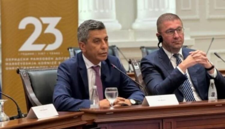 Kryekomiti Micko i skërmit  dhëmbët vasal Mexhitit!