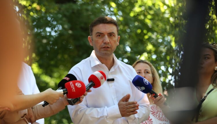 Osmani për reformat në arsim: Më pak nxënës në klasë, telefonat jashtë klasave