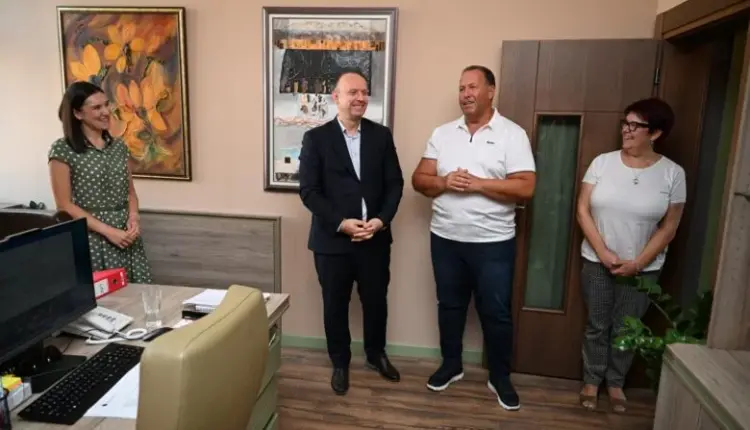 Kryeparlamentari Gashi viziton Kryqin e Kuq të RMV-së