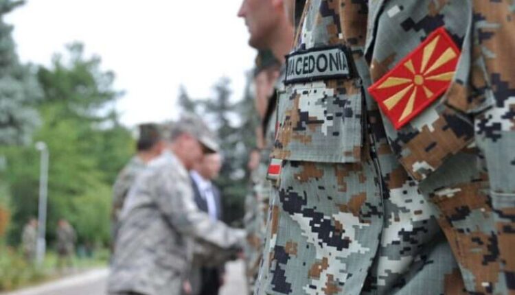 Armata feston 33 vjetorin e formimit me ceremoni në kazermën në Shtip