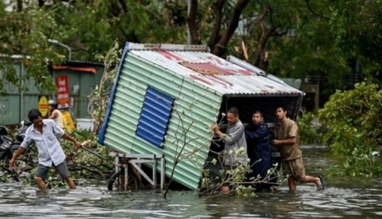 14 të vdekur dhe të zhdukur në Vietnam nga përmbytjet