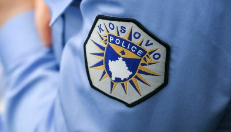 Sulmuan njëri-tjetrin pas aksidentit me vetura – Policia i arreston