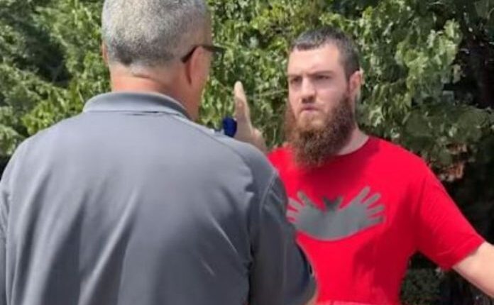 Ndalohet shtetasi i Shqipërisë i cili shkeli flamurin e Kosovës