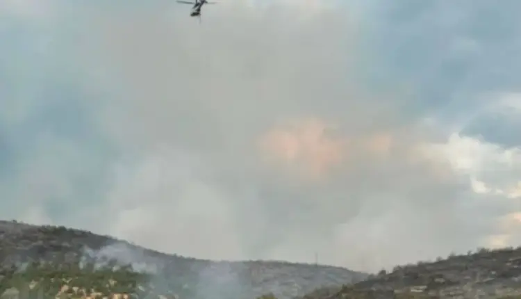 Privohet nga liria shkupjani, i cili hodhi gurë drejt helikopterit ndërsa po mbushte ujë për shuarjen e zjarrit