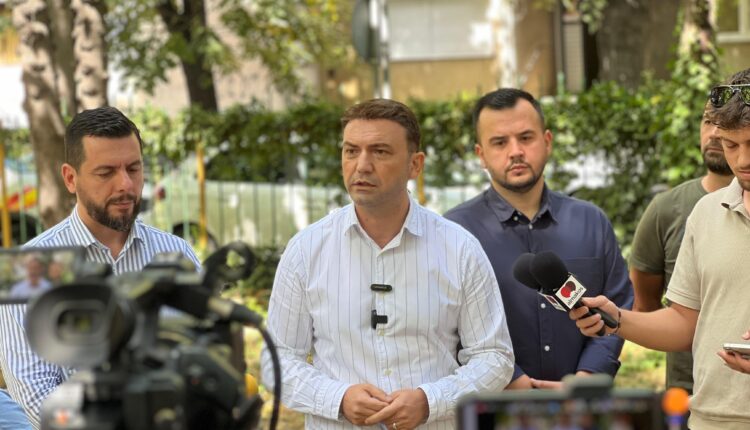 Bujar Osmani: I ka kapluar frika dhe po shpifin