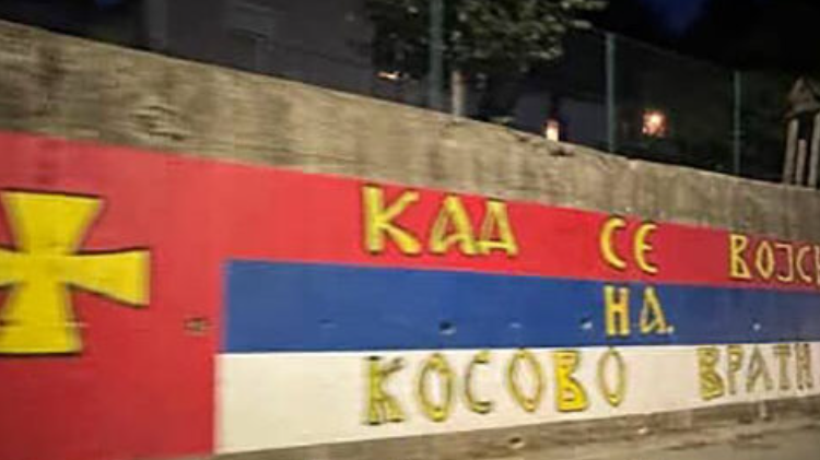 Grafiti provokues “Kur ushtria të kthehet në Kosovë” shfaqet në Kollashin të Malit të Zi
