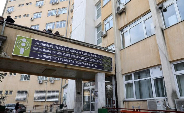 Në Klinikën për sëmundje të fëmijëve vendoset arsimi formal fillor në kushte spitalore për fëmijët që kanë mjekim afatgjatë