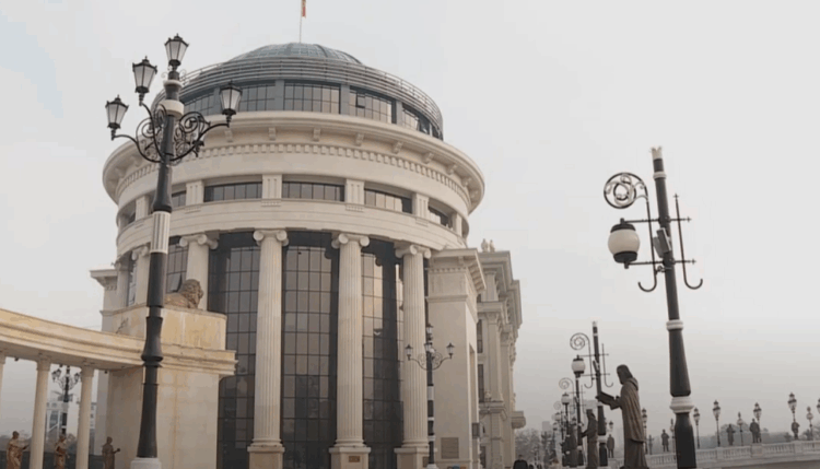 Procedurë kundër tetë personave për rrahjen masive në Shkup