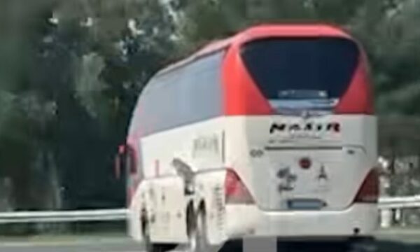 Udhëtarë nga Gostivari bllokohen 15 orë në Austri pas defektit të autobusit, asnjë reagim nga kompania