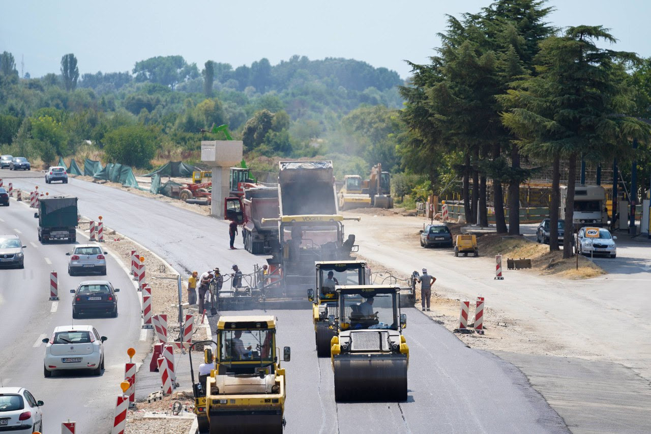 Mickoski: Me dinamikë të përshpejtuar ndërtohet autostrada Kërçovë – Ohër