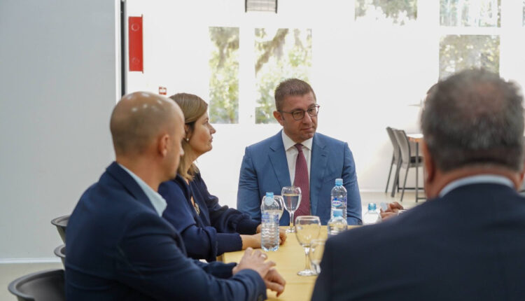 Mickoski: Pagat e punonjësve social janë rritur për 20 për qind