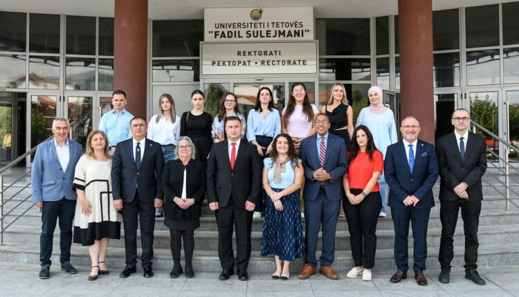Udhëheqësia e Universitetit të Tetovës priti në takim përfaqësues të Universitetit të Illinois-it Verior nga SHBA