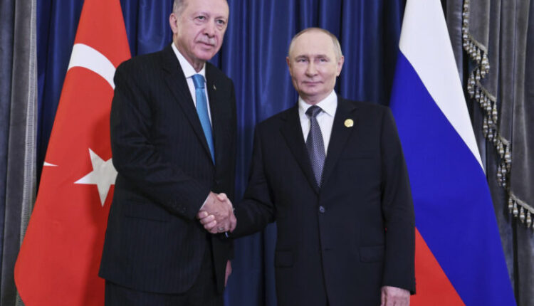 Erdogani i thotë Putinit se Turqia po punon për një fund të drejtë të luftës në Ukrainë