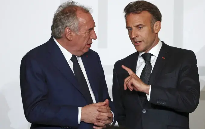 Kryeministri francez e pranon rrezikun nga votëbesimi që ka kërkuar
