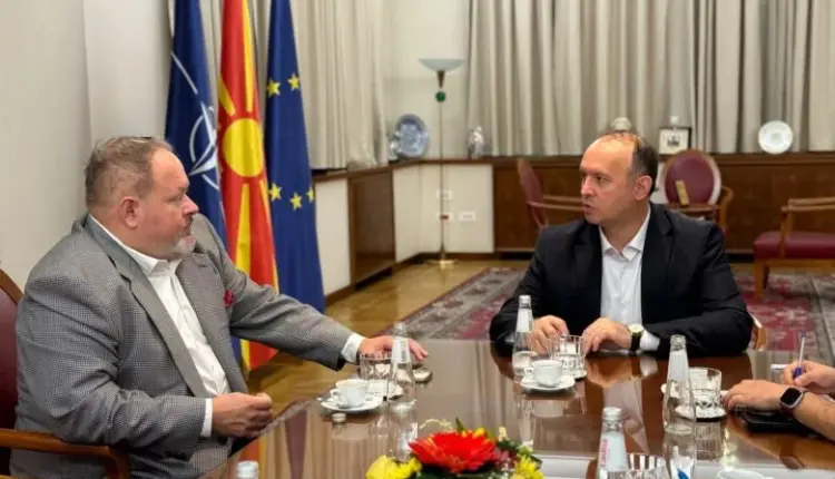 Kryeparlamentari Gashi takohet me drejtorin e NDI-së për forcimin e transparencës dhe pjesëmarrjes qytetare