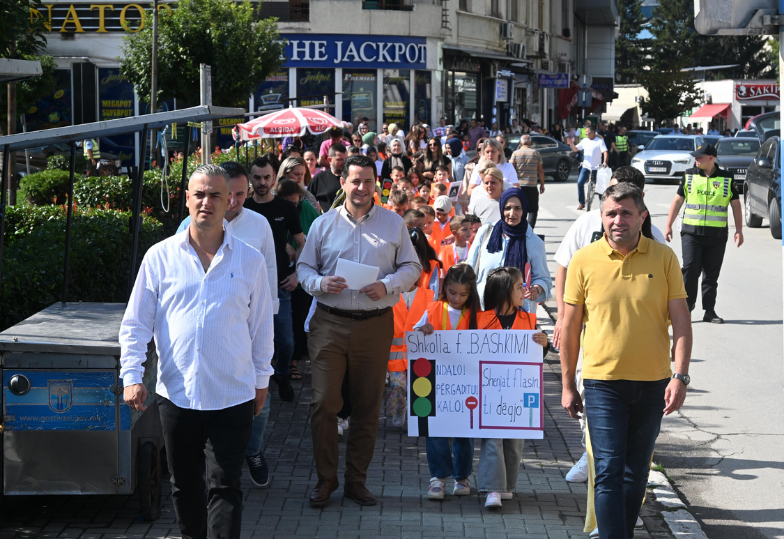 Kryetari Valbon Limani nisi fushatë për sigurinë e fëmijëve në komunikacion me fillimin e vitit të ri shkollor në Gostivar