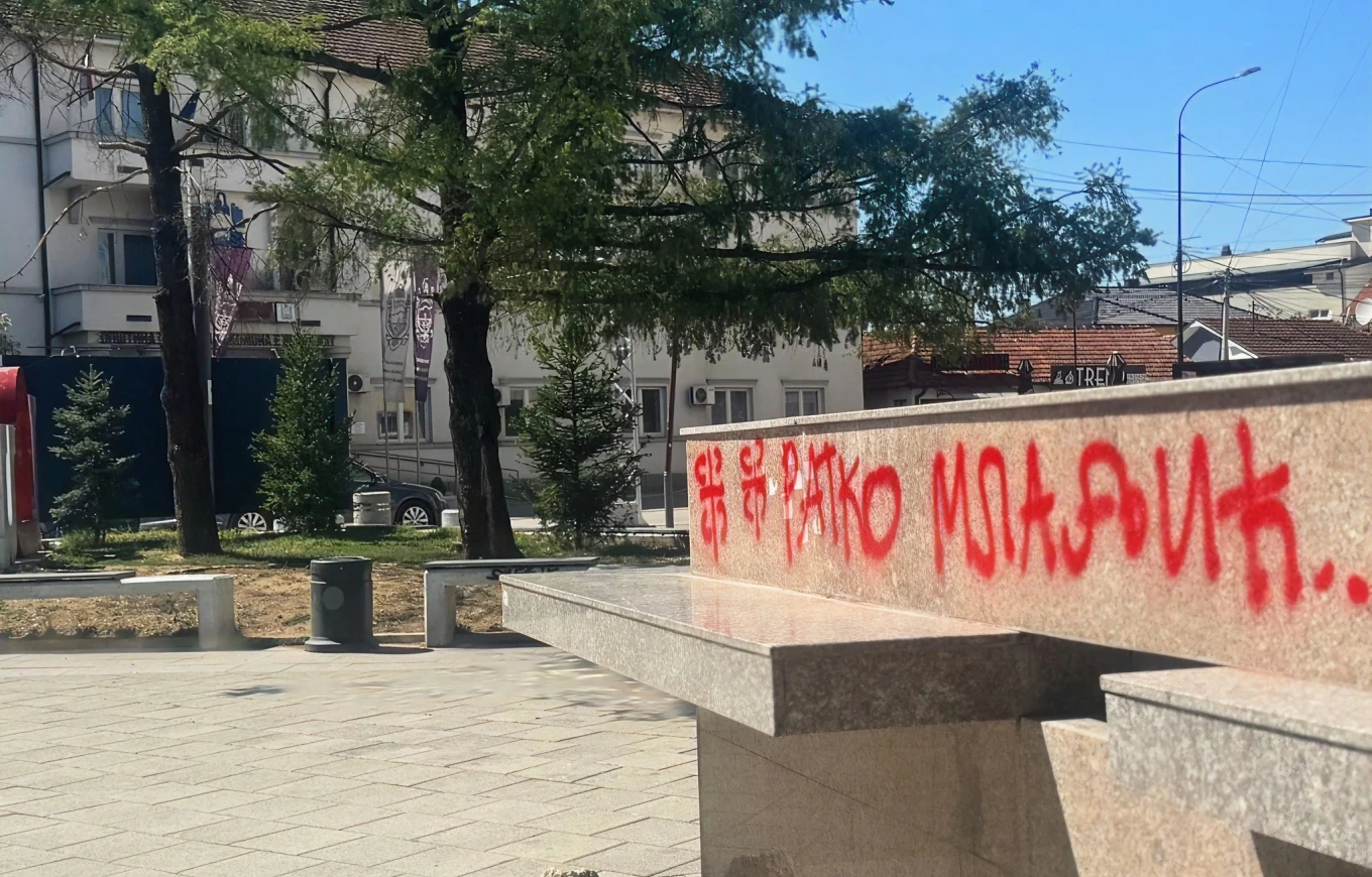 Në Bujanoc shfaqen grafite me emër të kriminelit të luftës Ratko Mladiq, reagon Mustafi