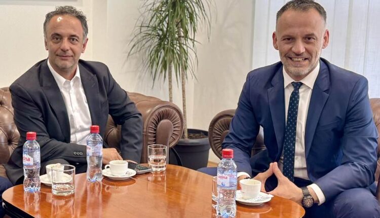 Përplasje në VLEN, Arben Fetahu kërkon nga Azir Aliu ta “shajë” Ali Ahmetin, ai nuk pranon?!