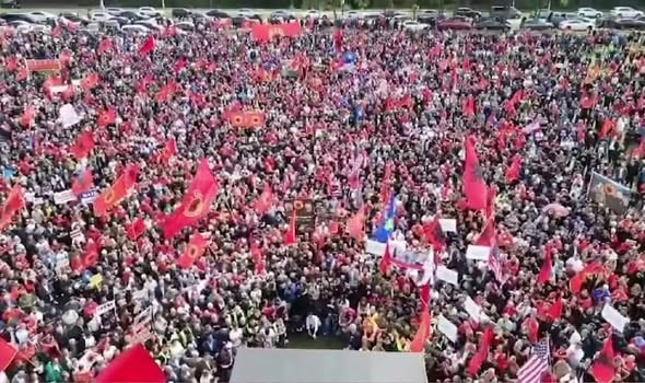 OVL-UÇK shpreh mirënjohje për qytetarët që u bashkuan protestës në Hagë: Mesazhi u dha qartë – “Jo në emrin tim”